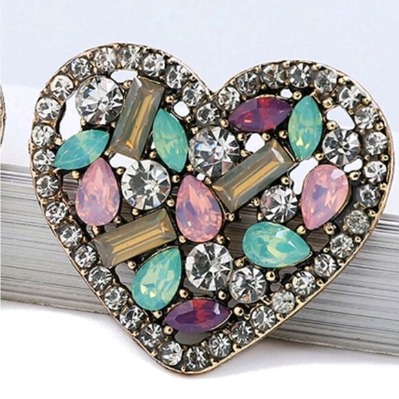 Crystal Diamond Heart Stud Earrings NEW - Picture 3 of 5